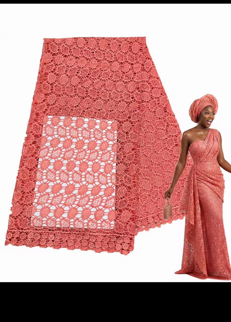 Robe et ensemble pentalon bazin et guipure