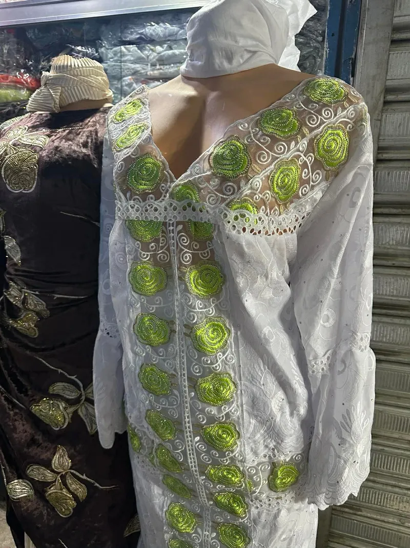 robe en dentelle brodée